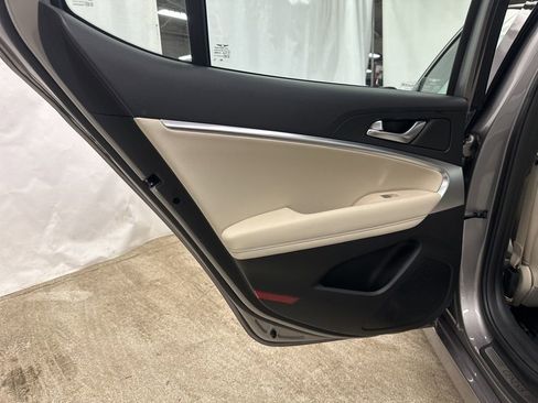 Used 2026 Genesis G70 2.5T image 17