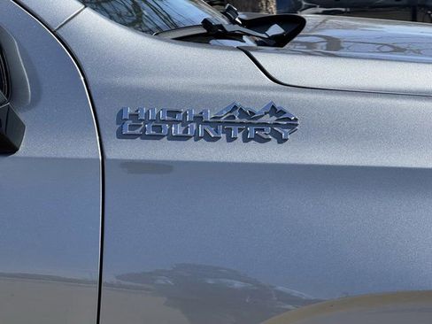 Used 2024 Chevrolet Suburban High Country w/ Premium Package image 5