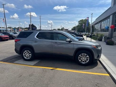 Used 2021 Chevrolet Traverse LT FWD image 5