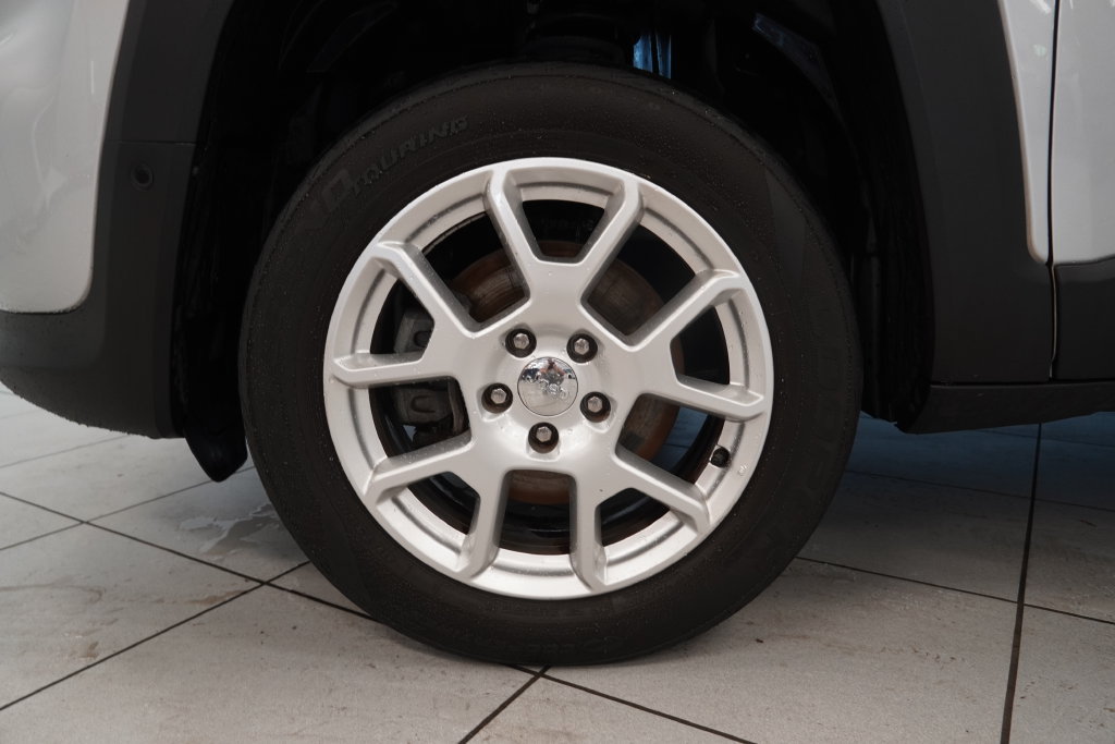 Used 2021 Jeep Renegade Latitude w/ Luxury Group I AWD/4WD image 14