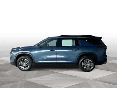 Used 2024 Chevrolet Traverse LT FWD image 5