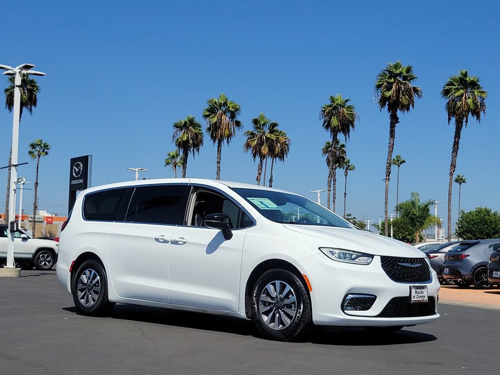 Used 2024 Chrysler Pacifica Limited FWD image 36