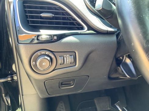 Used 2020 Jeep Cherokee Latitude Plus AWD/4WD image 15