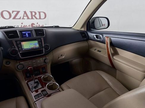 Used 2013 Toyota Highlander Limited FWD image 29