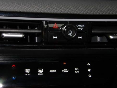 Certified 2025 Nissan Kicks SR image 29