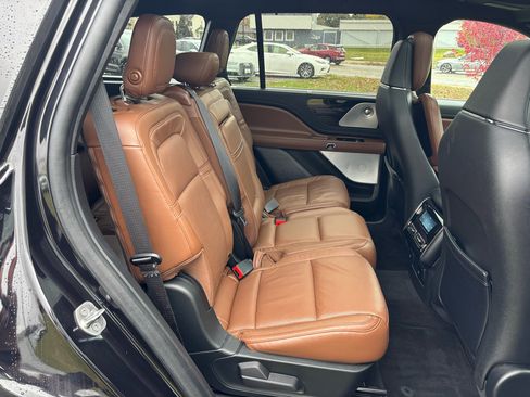 Used 2020 Lincoln Aviator Reserve w/ Equipment Group 202A image 11