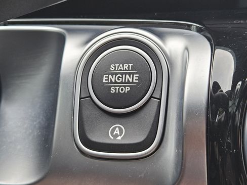 Used 2025 Mercedes-Benz GLB 250 image 23