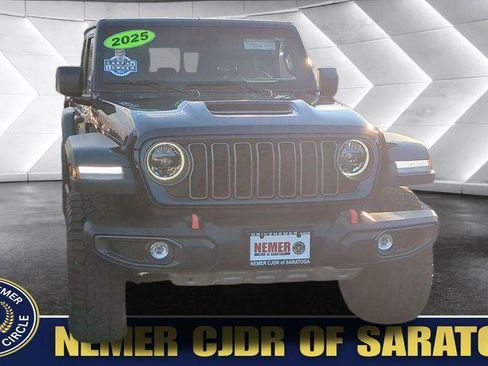 Used 2025 Jeep Gladiator Mojave w/ Convenience Group image 10