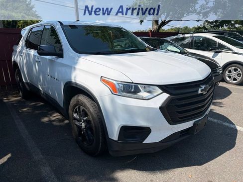 Used 2021 Chevrolet Traverse LS FWD image 2