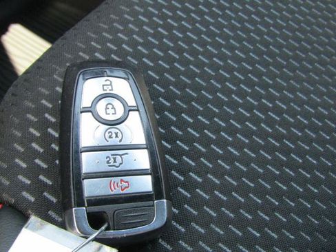 Used 2025 Ford Escape ST-Line Elite w/ Class II Trailer Tow Package AWD/4WD image 29