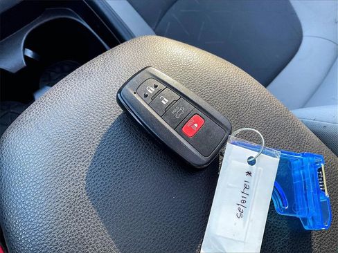 Used 2019 Toyota RAV4 XLE w/ Convenience Package image 28