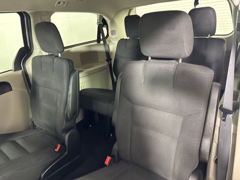 Used 2020 Dodge Grand Caravan SE w/ UConnect Hands-Free Group image 20