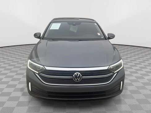 Used 2022 Volkswagen Jetta SEL FWD image 2