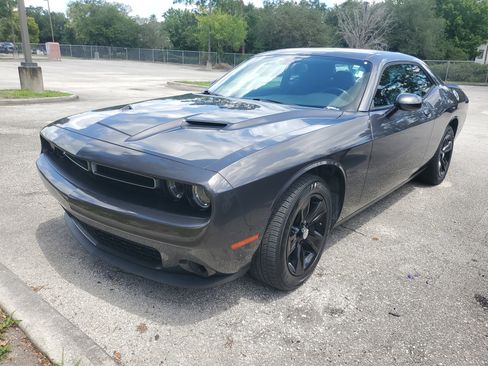 Used 2018 Dodge Challenger SXT RWD image 2