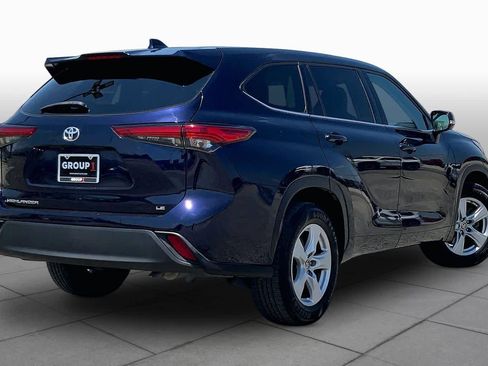 Used 2021 Toyota Highlander LE FWD image 13