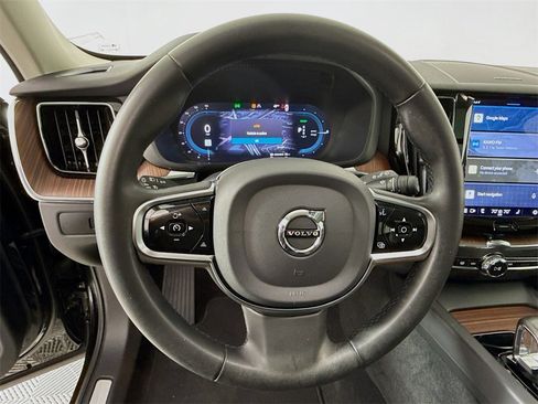 Used 2023 Volvo XC60 T8 Plus image 12