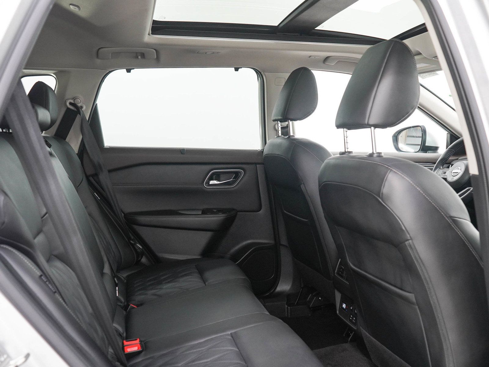 Used 2022 Nissan Rogue Platinum w/ Head-Up Display Package AWD/4WD image 14