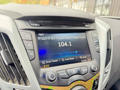 Used 2013 Hyundai Veloster Turbo FWD image 17