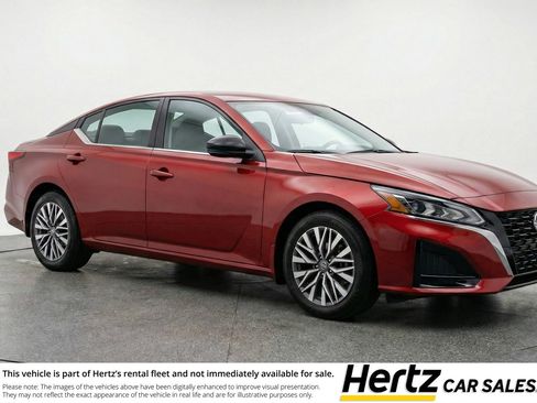 Used 2025 Nissan Altima 2.5 SV FWD image 1