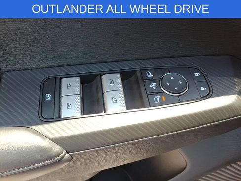Used 2024 Mitsubishi Outlander AWD image 13