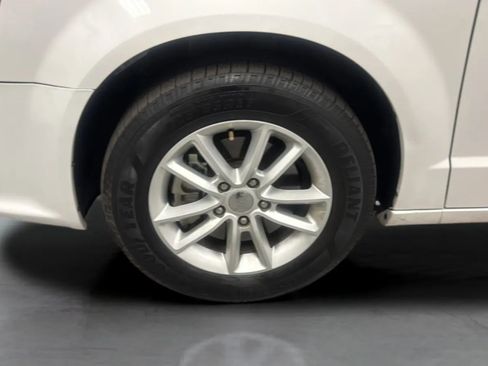 Used 2019 Dodge Grand Caravan SXT FWD image 26