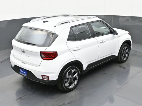 Certified 2025 Hyundai Venue SEL image 36