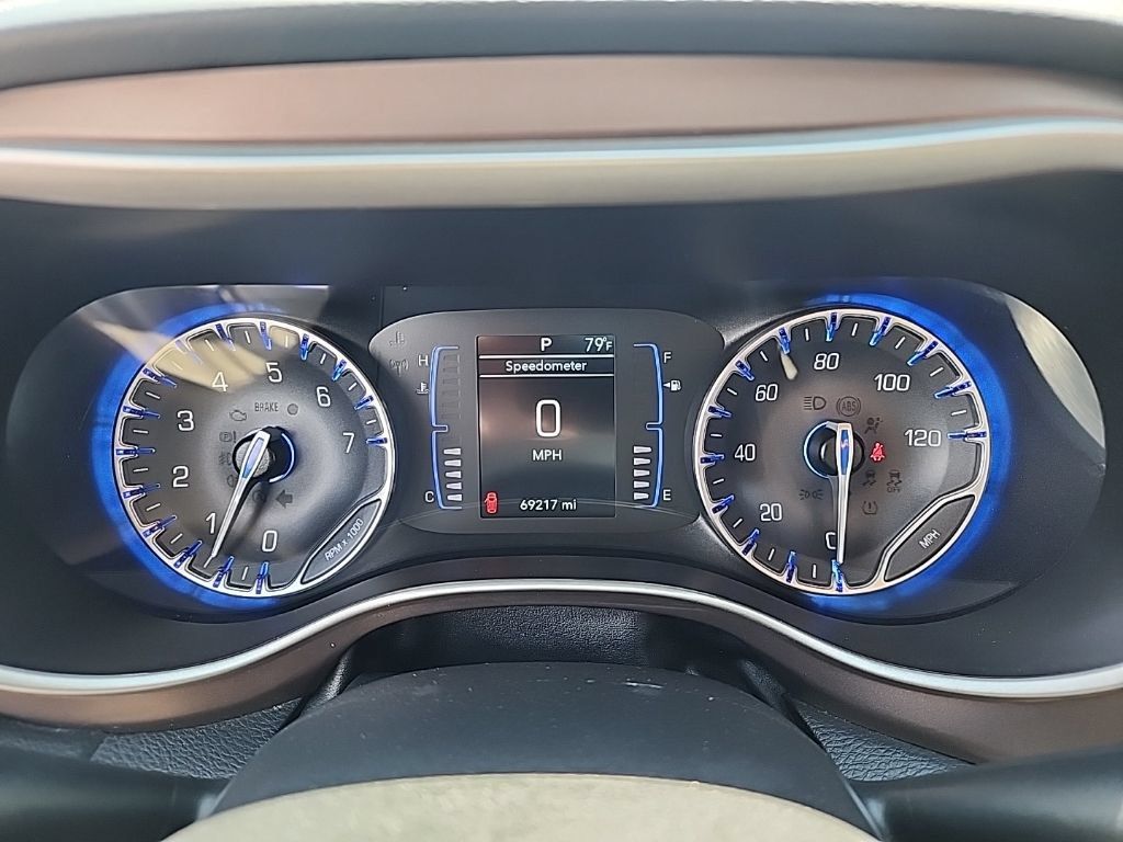 Used 2023 Chrysler Voyager LX FWD image 11