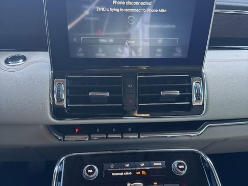 Used 2020 Lincoln Navigator Reserve w/ Luxury Package image 2