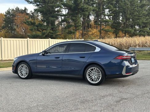 Certified 2024 BMW 530i xDrive w/ Premium Package image 5