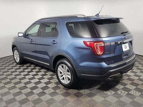 Used 2018 Ford Explorer XLT w/ Equipment Group 201A image 10