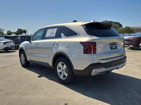 New 2026 Kia Sorento LX FWD image 6