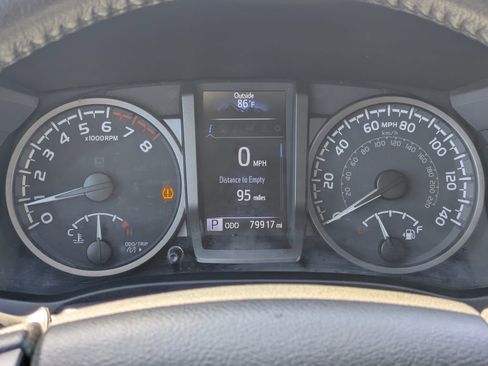 Used 2023 Toyota Tacoma TRD Off-Road w/ TRD Premium Off Road Package AWD/4WD image 21