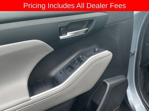 Used 2020 Toyota Highlander XLE FWD image 10