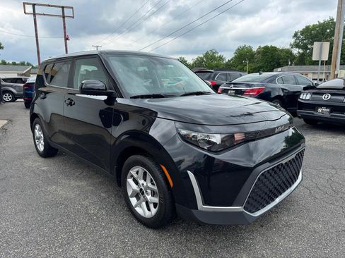 Used 2023 Kia Soul LX w/ LX Technology Package FWD image 7