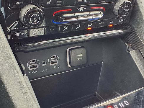 Used 2025 Jeep Grand Cherokee Limited image 14