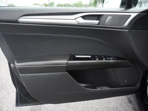 Used 2016 Ford Fusion SE FWD image 14