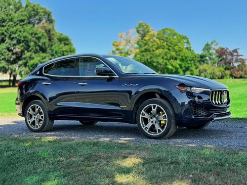 Used 2018 Maserati Levante GranLusso AWD/4WD image 1