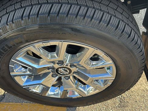 Used 2020 Nissan Titan SL w/ Moonroof Package image 12