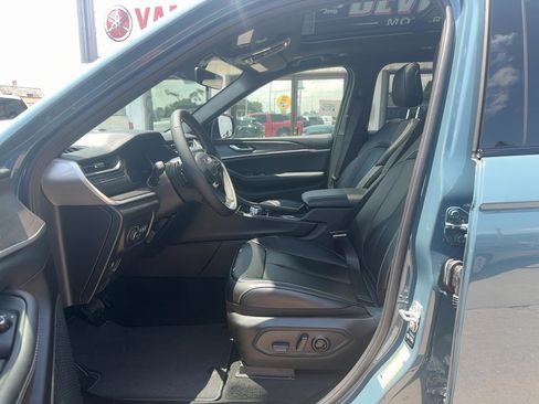 Used 2026 Jeep Grand Cherokee L Limited w/ Limited Altitude Package AWD/4WD image 9