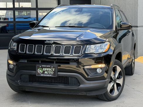 Used 2019 Jeep Compass Latitude w/ Popular Equipment Group AWD/4WD image 3