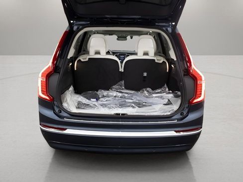 New 2025 Volvo XC90 T8 Plus w/ Protection Package Premier image 12
