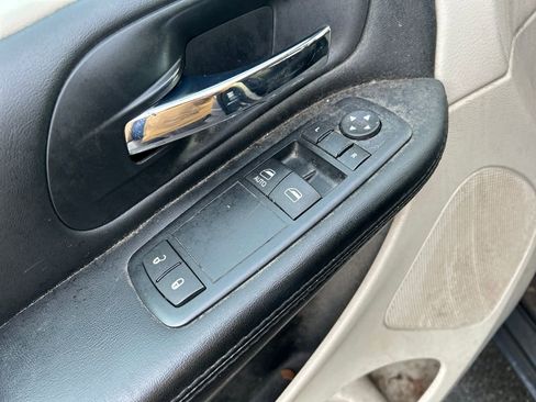 Used 2016 Dodge Grand Caravan American Value Package w/ UConnect Hands-Free Group image 18