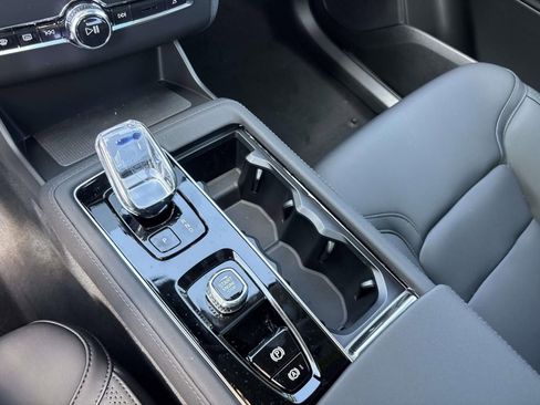 New 2026 Volvo XC90 B6 Plus w/ Protection Package Premier AWD/4WD image 23