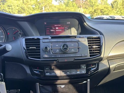 Used 2016 Honda Accord Sport image 28