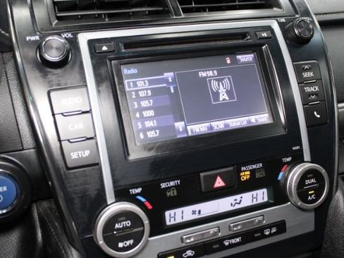 Used 2014 Toyota Camry SE image 18