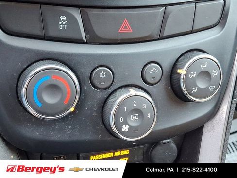 Certified 2020 Chevrolet Trax LT w/ Driver Confidence Package image 17