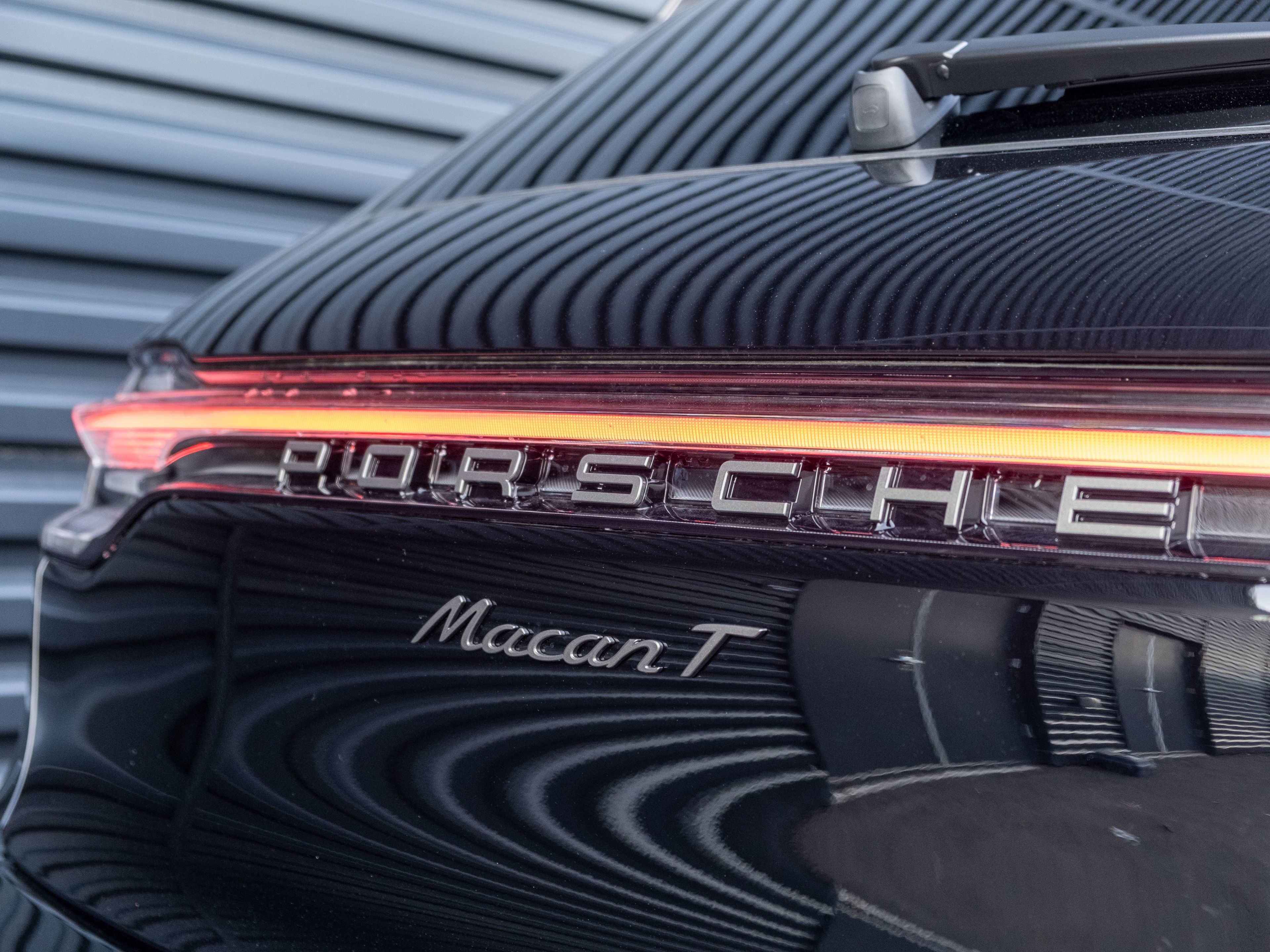 Certified 2026 Porsche Macan Turbo AWD/4WD image 17