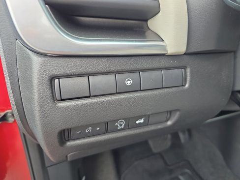 Used 2025 Nissan Rogue SV AWD/4WD image 12