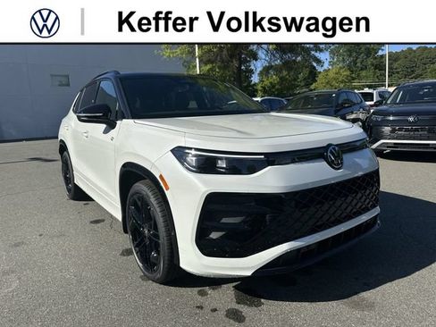 New 2026 Volkswagen Tiguan SE R-Line FWD image 7