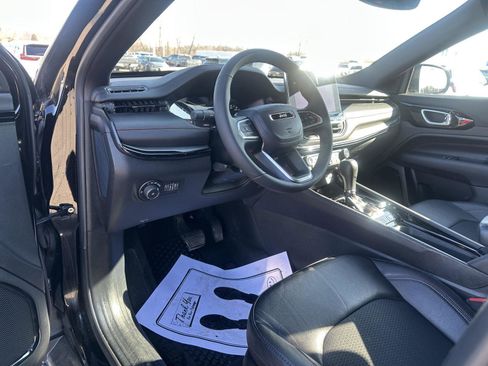 Used 2025 Jeep Compass Trailhawk image 20